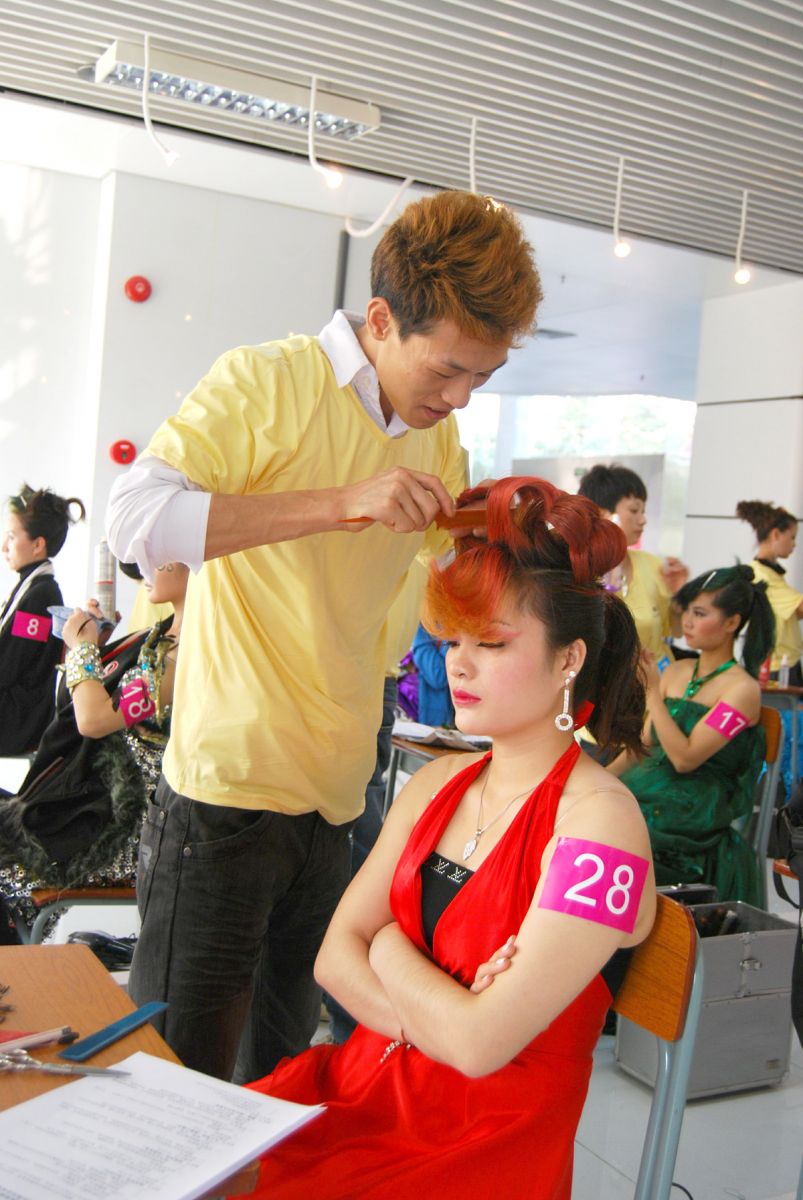 時(shí)代美容美發(fā)化妝學(xué)校劉東陽(yáng)
